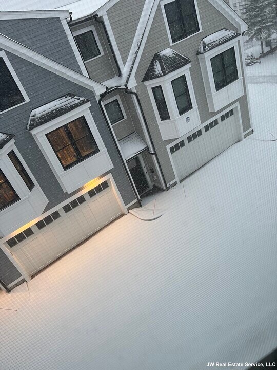 10 Shoreham St in Quincy, MA - Building Photo