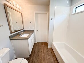 1645 E Cheery Lynn Rd, Unit 11 in Phoenix, AZ - Building Photo - Building Photo