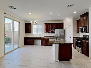 492 Bright Peridot Ave in Las Vegas, NV - Building Photo - Building Photo
