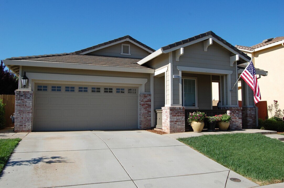 12236 Conservancy Way in Rancho Cordova, CA - Building Photo