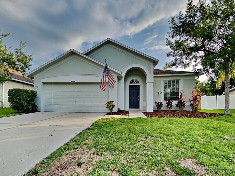 9346 Black Thorn Loop in Land O Lakes, FL - Building Photo