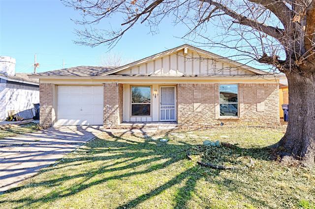 523 Parker Cir in Garland, TX - Building Photo