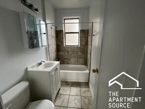 1367 W Estes Ave in Chicago, IL - Building Photo - Building Photo