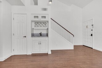 25961 Galway Dr in Lake Forest, CA - Foto de edificio - Building Photo