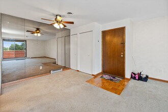 10345 Whitnall Edge Dr in Franklin, WI - Building Photo - Building Photo