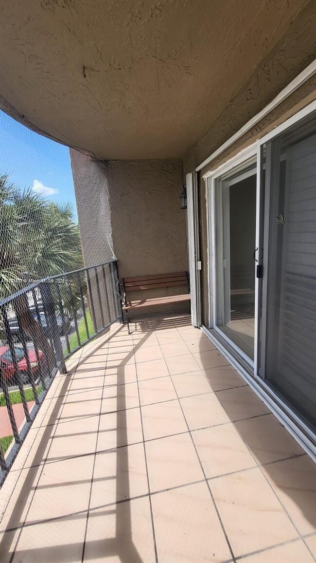 5199 NW 7th St in Miami, FL - Building Photo - Building Photo