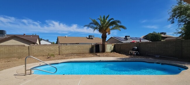 7320 W Reade Ave, Unit 102 in Glendale, AZ - Building Photo - Building Photo