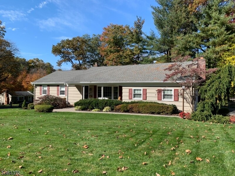 27 Possum Way in New Providence, NJ - Building Photo