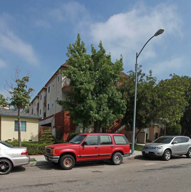 1021 Justin Ave in Glendale, CA - Foto de edificio - Building Photo