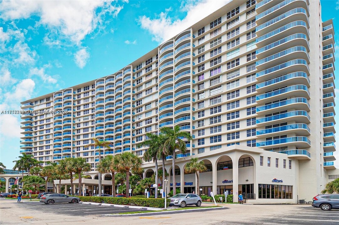 3800 S Ocean Dr, Unit 604 in Hollywood, FL - Foto de edificio