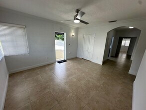 3235 S Le Jeune Rd in Miami, FL - Building Photo - Building Photo