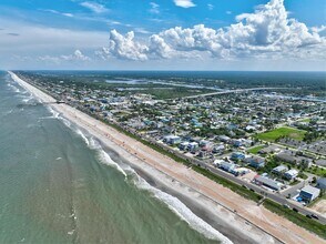 801 N Ocean Shore Blvd in Flagler Beach, FL - Foto de edificio - Building Photo