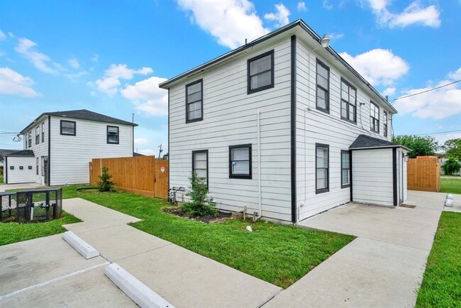 904 Beverly Ave in Pasadena, TX - Building Photo - Building Photo