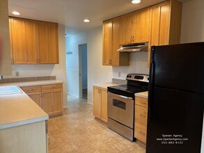 1405 4th Ave NW in Puyallup, WA - Foto de edificio - Building Photo