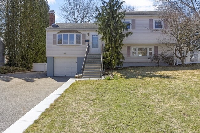 property at 160 Ravenswood Rd