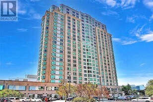 1 Lee Centre Dr in Toronto, ON - Building Photo