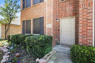 1349 Hillside Dr in Burleson, TX - Building Photo - Building Photo