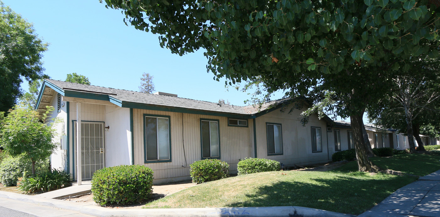 3259 W Clinton Ave in Fresno, CA - Building Photo