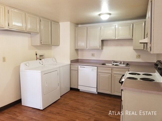 2912 Sage St in Colorado Springs, CO - Building Photo - Building Photo