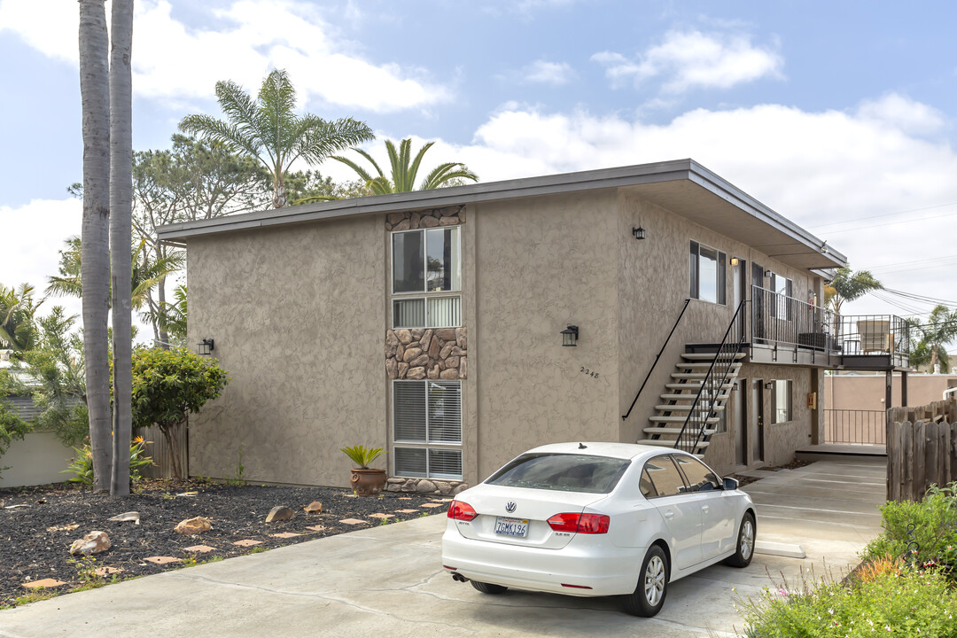 2248 Manchester Ave in Cardiff By The Sea, CA - Building Photo