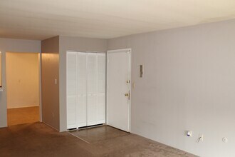 26309 W 7 Mile Rd, Unit 224 in Redford, MI - Building Photo - Building Photo