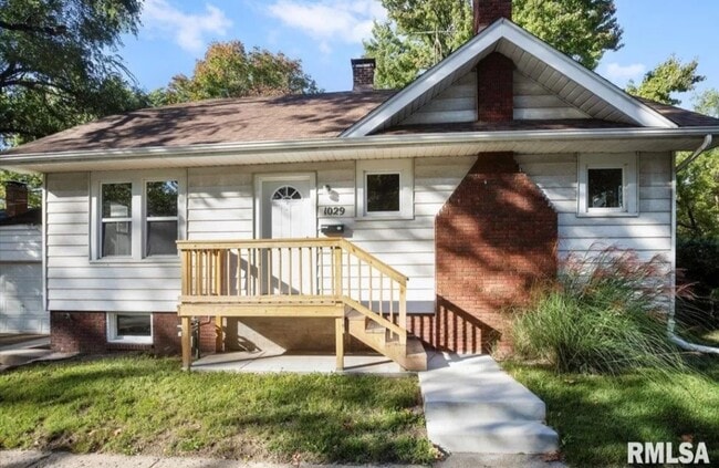 property at 1029 W Monroe St