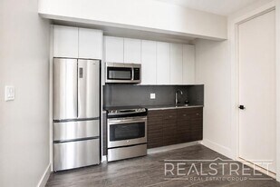 Spacious 2 Bed 1.5 Bath DUPLEX in Bed Stuy, Unit 1A in Brooklyn, NY - Building Photo