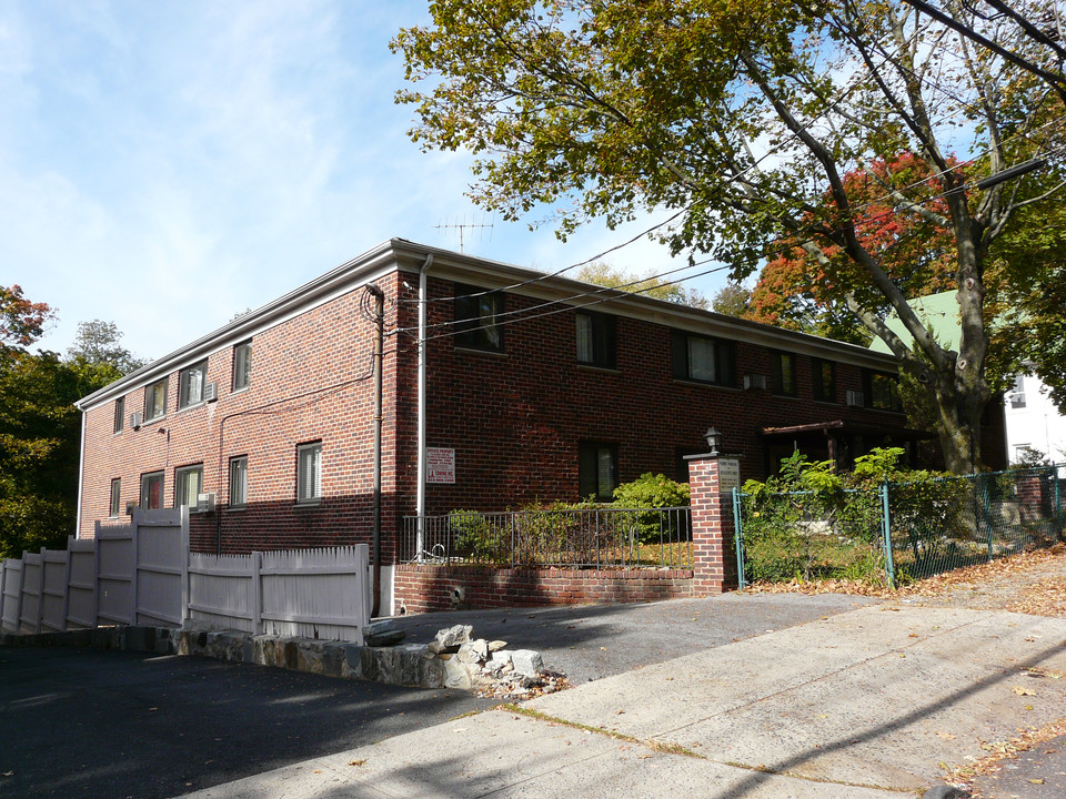 Garden Apartments in White Plains, NY - Building Photo