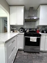 2348 Warwick Ave in Los Angeles, CA - Foto de edificio - Building Photo