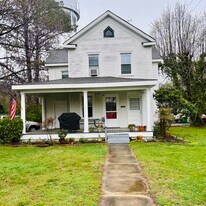 7307 Duval Ave, Unit Apt-2 in Gloucester, VA - Building Photo