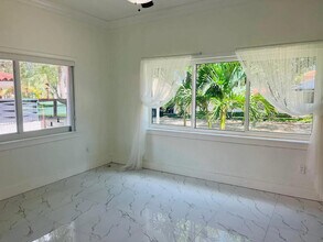 16400 NW 82nd Ct in Hialeah, FL - Building Photo - Building Photo