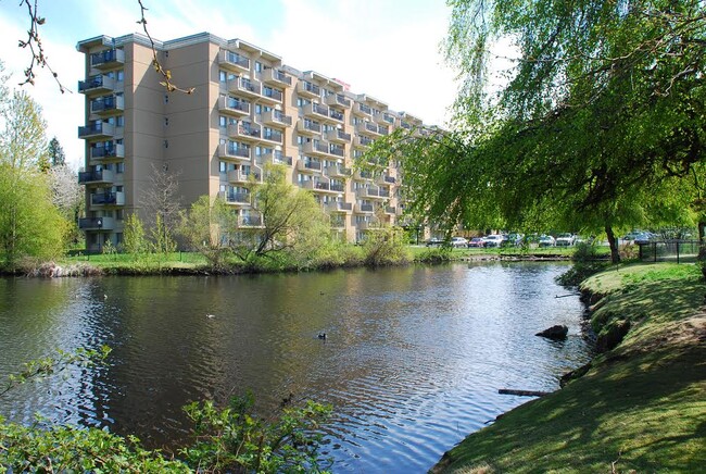 Coronado Springs in Seattle, WA - Foto de edificio - Building Photo