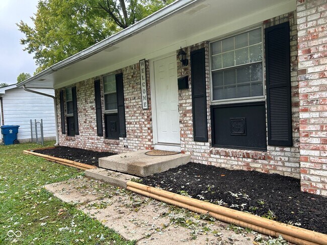 10206 Meadowlark Dr in Indianapolis, IN - Building Photo - Building Photo