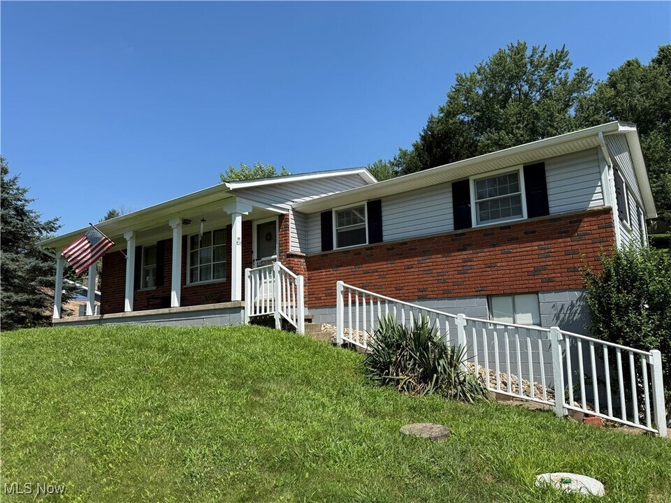 46671 Almar W Ln in St. Clairsville, OH - Building Photo