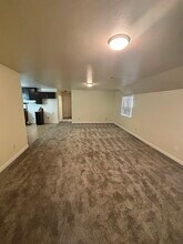 246 E 97th St in Los Angeles, CA - Foto de edificio - Building Photo