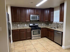 218 S 6th St in La Porte, TX - Building Photo - Building Photo