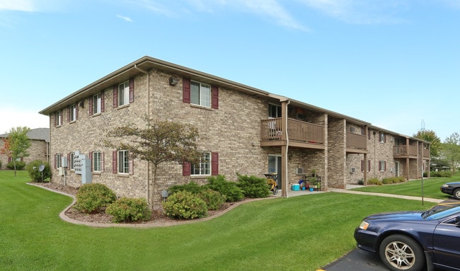 Schindler in Menasha, WI - Foto de edificio - Building Photo