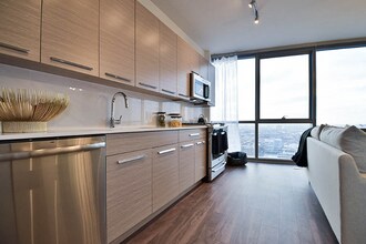 801 W Madison St in Chicago, IL - Building Photo - Building Photo