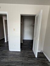 421 Poplar Level Ct in Louisville, KY - Building Photo - Building Photo