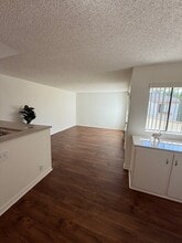 Summerdale Apartments in Anaheim, CA - Foto de edificio - Building Photo