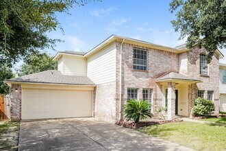 18326 Forest Dew Dr in Katy, TX - Foto de edificio - Building Photo