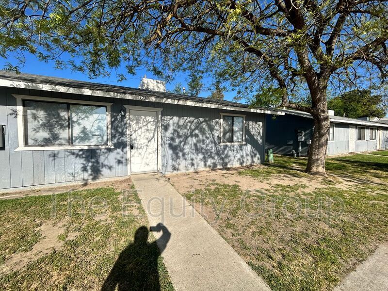1236 Jones St in Hanford, CA - Building Photo