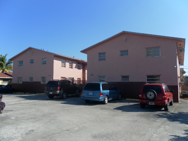 138 W 12th St in Hialeah, FL - Building Photo