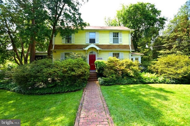 property at 1300 Noyes Dr