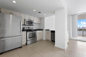 910 West Ave, Unit 1033 in Miami Beach, FL - Building Photo - Building Photo