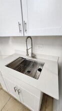 30 SE 4th Ave in Hallandale Beach, FL - Building Photo - Building Photo