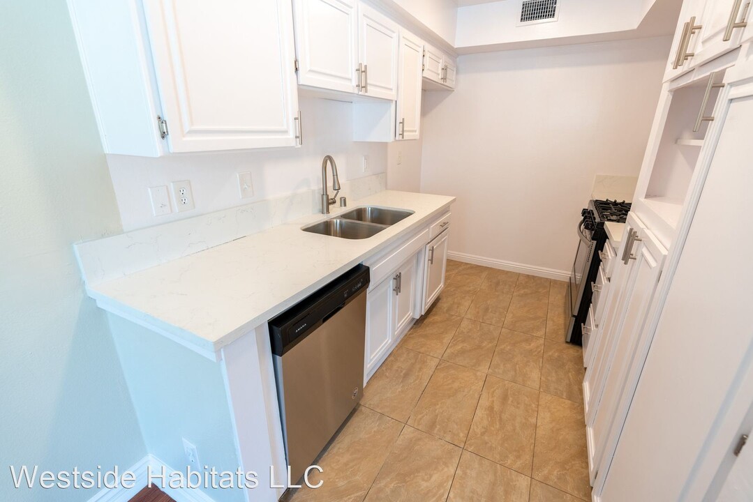 4648 Fulton- fully renovated unit in Sherman Oaks in Sherman Oaks, CA - Building Photo