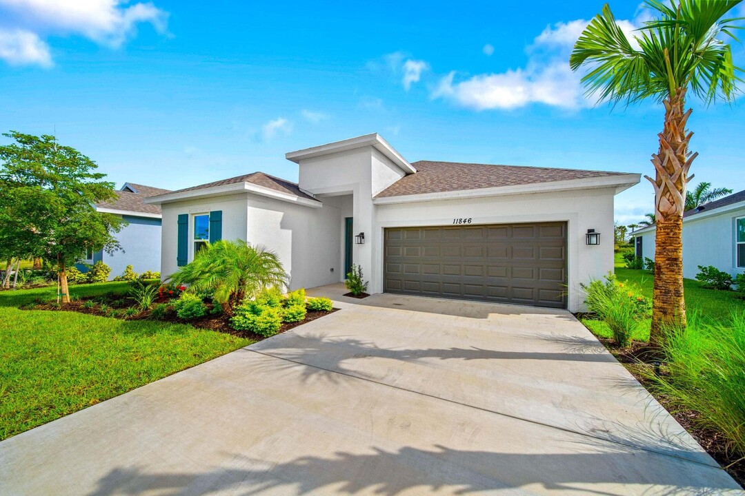 11846 Macelli Wy in Port St. Lucie, FL - Foto de edificio