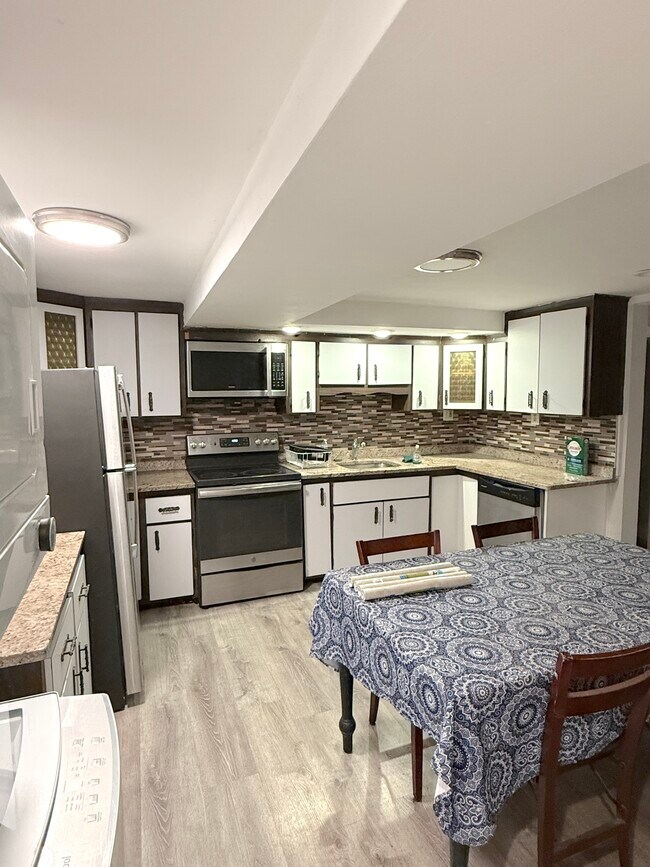 84 Thorndike St, Unit B in Cambridge, MA - Building Photo - Building Photo