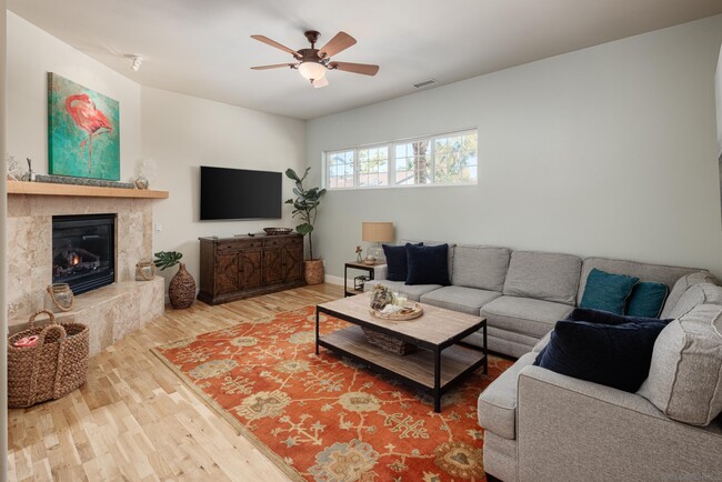 384 Bonair St in San Diego, CA - Foto de edificio - Building Photo